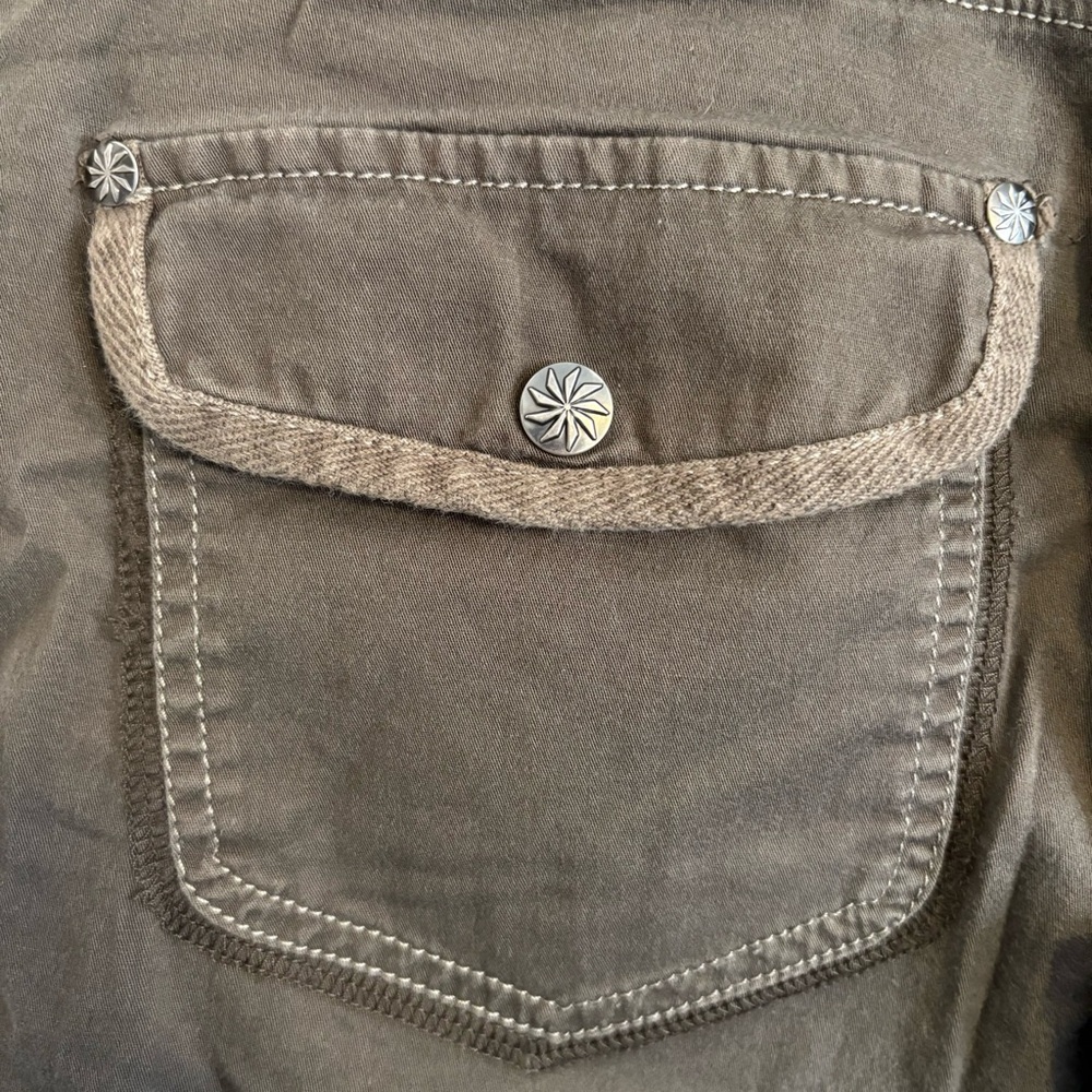 Athleta Cargo Bermuda Brown Shorts Size 6 - Picture 7 of 10